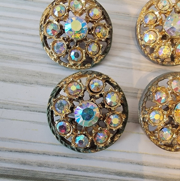 Six (6) Vintage Buttons - Picture 2 of 5